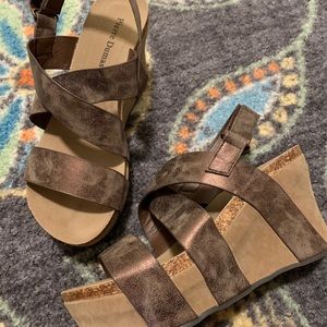 Pierre Dumas Hester Wedges NWOT Size 8